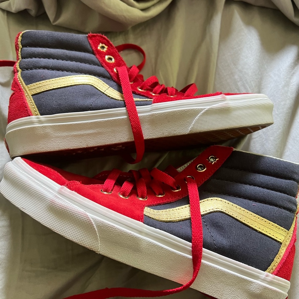 Captain Marvel Vans Sk8-Hi w7.5